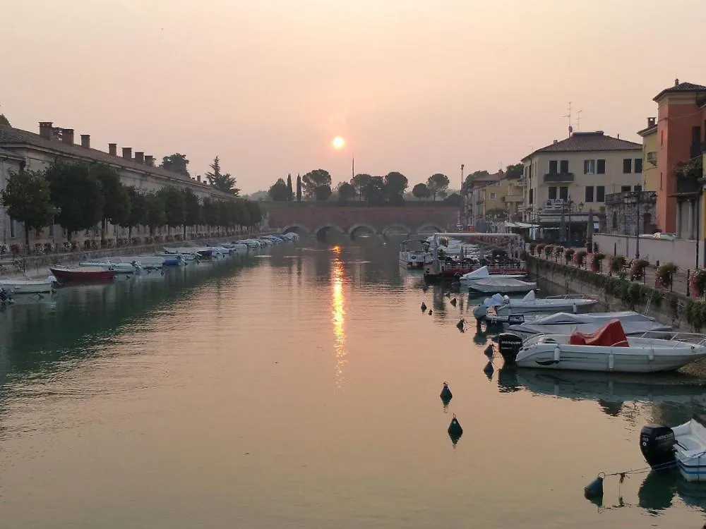 Apartment Appartamento La Regina Del Garda Peschiera del Garda Italy