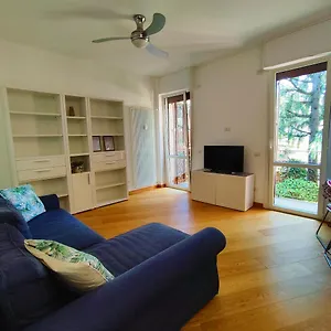Hub 21052 Milan,lakes,mxp,a8,train Station , Busto Arsizio Italia