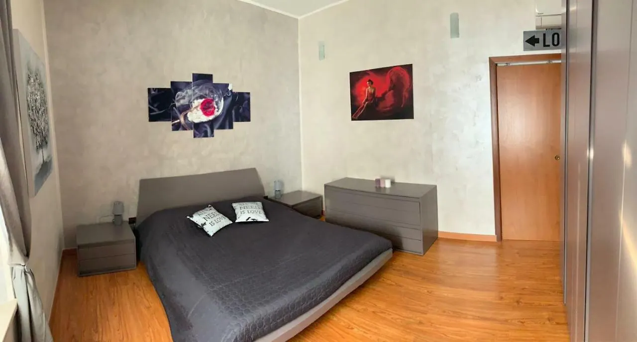 Apartment Appartamento La Regina Del Garda Peschiera del Garda